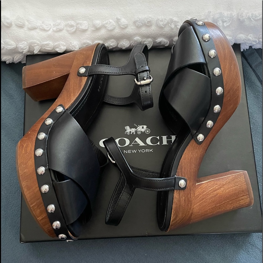 Coach Viola black heals